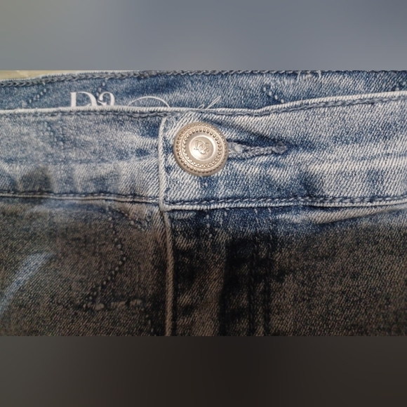 A DG2 By Diane Gilman Light Blue Star Patterned Women Crop Capri Jeans - Picture 7 of 8